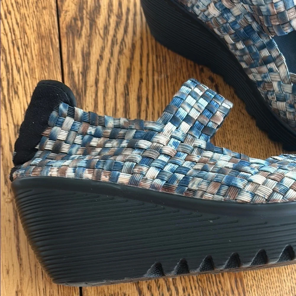 bernie mev. Blue and Brown Woven Wedges